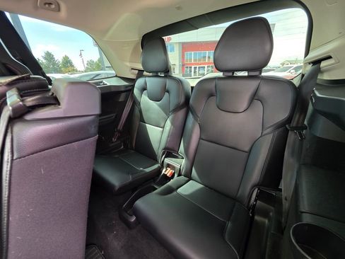 Used 2019 Volvo XC90 T5 Momentum w/ Protection Package Premier FWD image 12