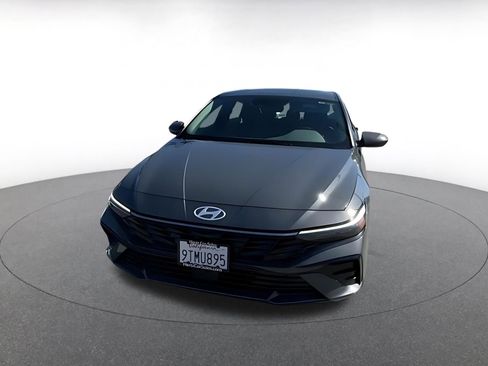 Used 2025 Hyundai Elantra SEL image 16