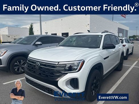 Used 2024 Volkswagen Atlas Peak Edition SE AWD/4WD image 1