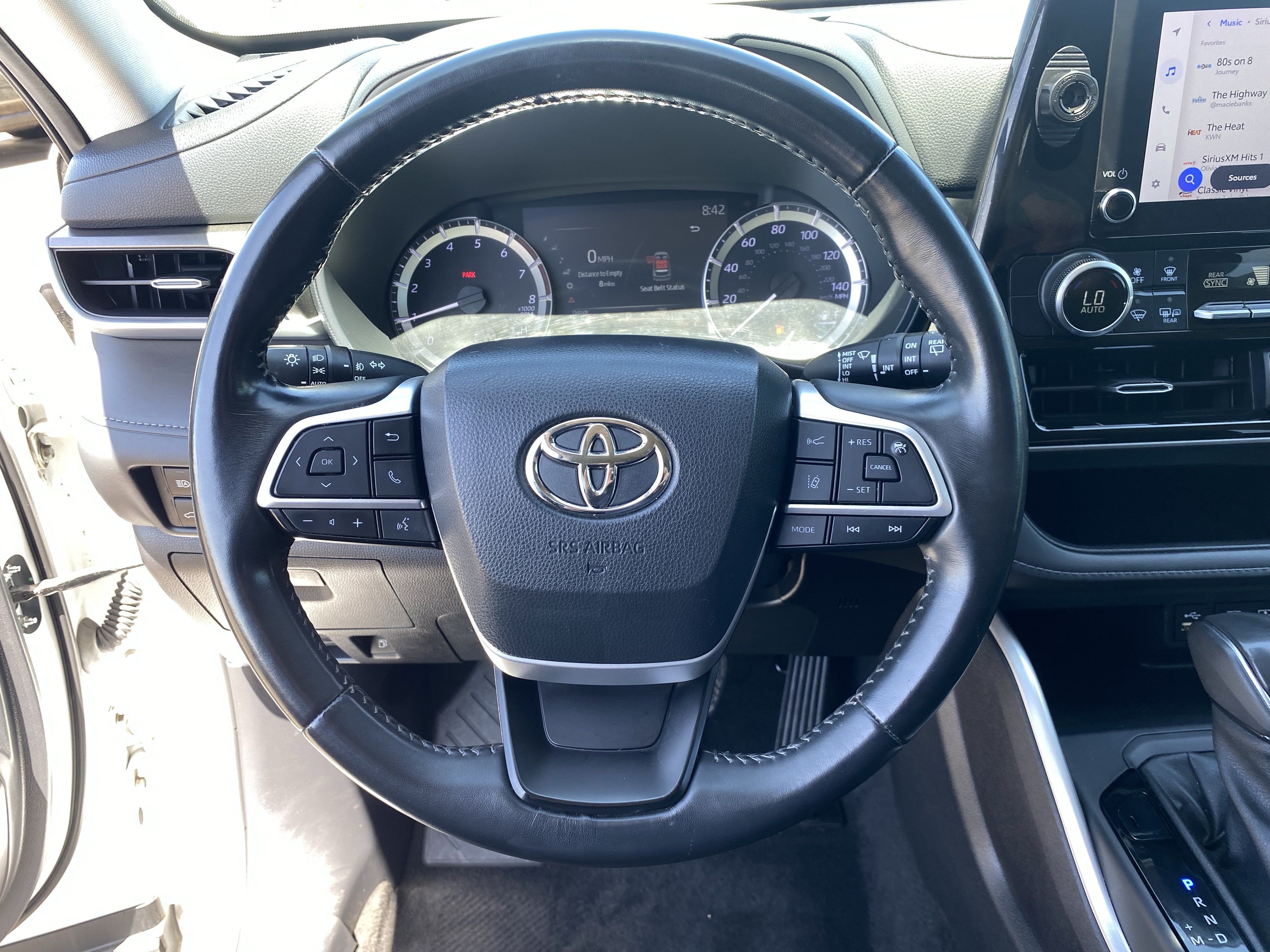 Used 2023 Toyota Highlander LE AWD/4WD image 26