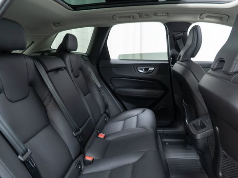 Certified 2023 Volvo XC60 B5 Plus w/ Climate Package AWD/4WD image 24