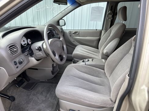 Used 2002 Dodge Grand Caravan Sport image 2