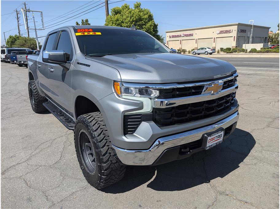 Used 2024 Chevrolet Silverado 1500 LT AWD/4WD image 3
