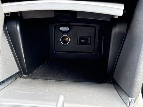 Used 2010 Toyota Camry LE FWD image 21