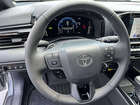 New 2026 Toyota Camry SE FWD image 18