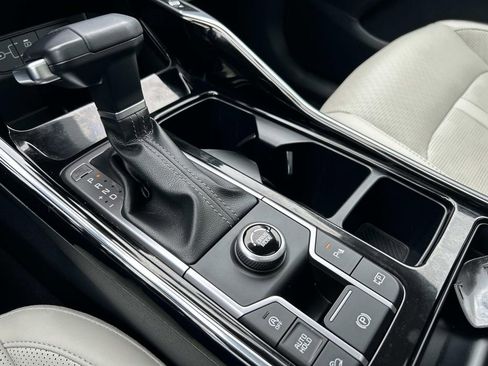 Certified 2025 Kia Sorento SX FWD image 36
