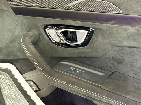 Used 2024 Lamborghini Urus Performante image 35