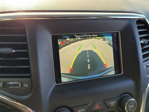 Certified 2021 Jeep Grand Cherokee Laredo image 27