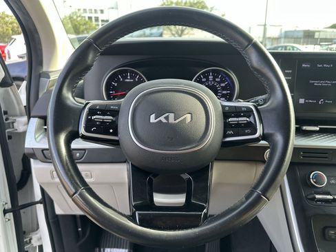 Used 2022 Kia Carnival LX FWD image 11