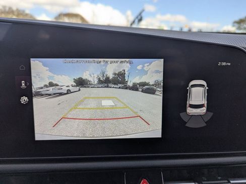 Used 2025 Kia Niro EX Touring image 18