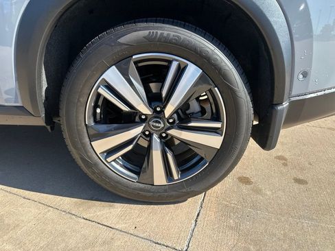 Used 2024 Nissan Rogue SL w/ SL Premium Package FWD image 8