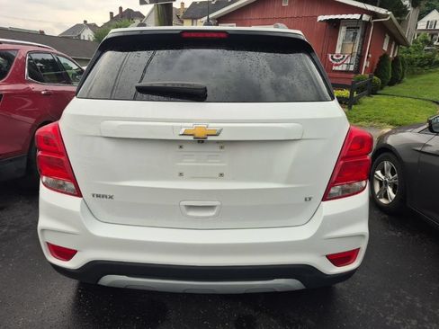 Used 2018 Chevrolet Trax LT w/ LT Convenience Package FWD image 6