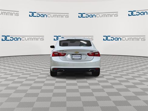 Used 2018 Chevrolet Malibu Premier w/ Premier Sun and Wheel Package image 7
