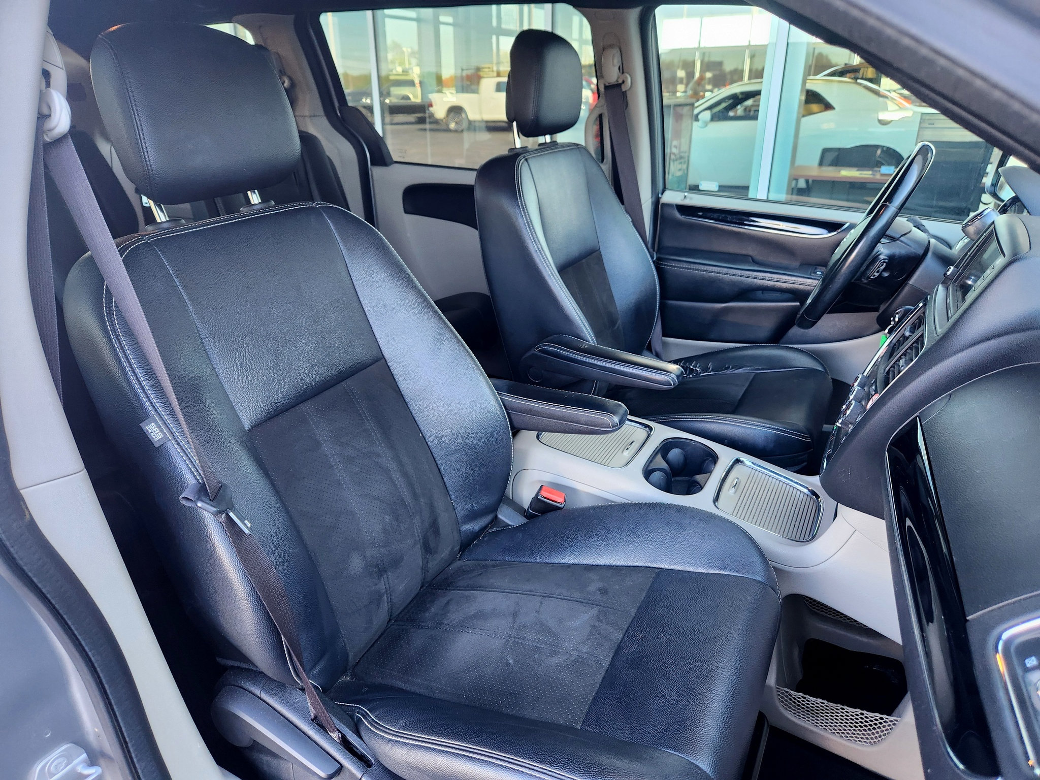 Used 2019 Dodge Grand Caravan SXT FWD image 31
