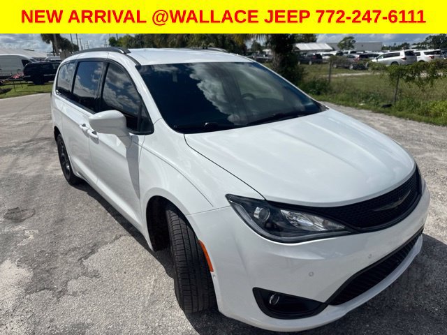 Used 2020 Chrysler Pacifica Touring-L Plus FWD image 1