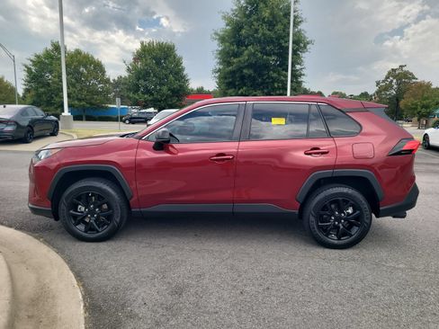 Used 2022 Toyota RAV4 LE AWD/4WD image 6