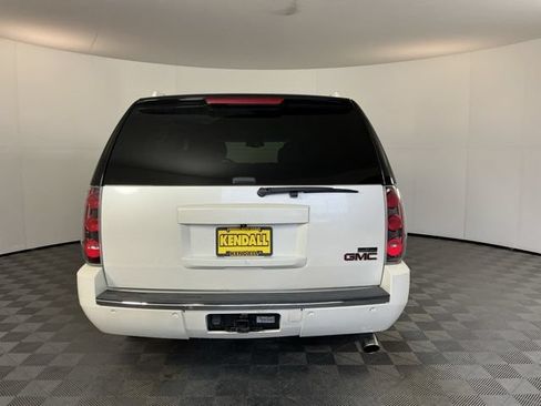 Used 2011 GMC Yukon XL Denali AWD/4WD image 5