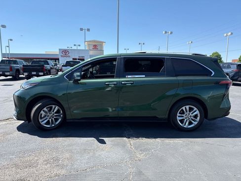 Used 2025 Toyota Sienna Limited AWD/4WD image 4