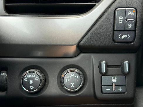 Used 2015 Chevrolet Tahoe LTZ AWD/4WD image 18