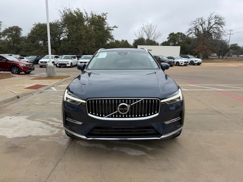 Certified 2023 Volvo XC60 B5 Plus w/ Climate Package image 8