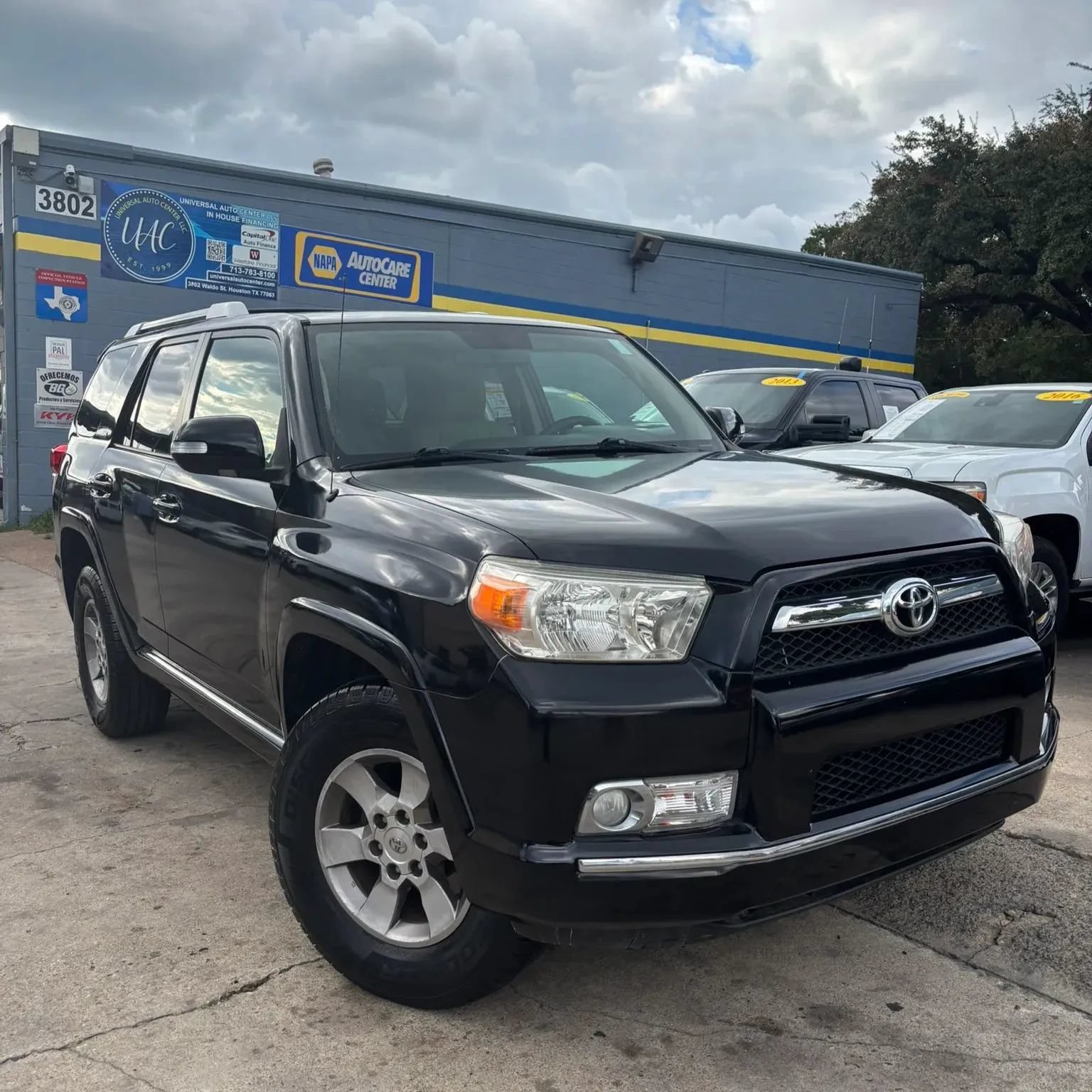 Used 2011 Toyota 4Runner SR5 w/ Convenience Pkg RWD image 1