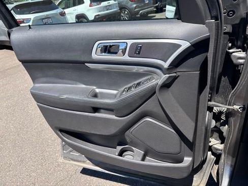 Used 2015 Ford Explorer XLT w/ Equipment Group 202A AWD/4WD image 12