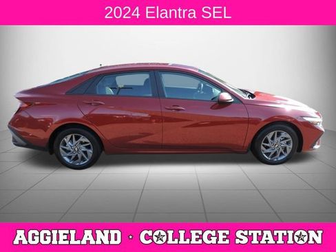Used 2024 Hyundai Elantra SEL FWD image 2