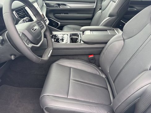 New 2026 Jeep Grand Wagoneer Limited AWD/4WD image 19
