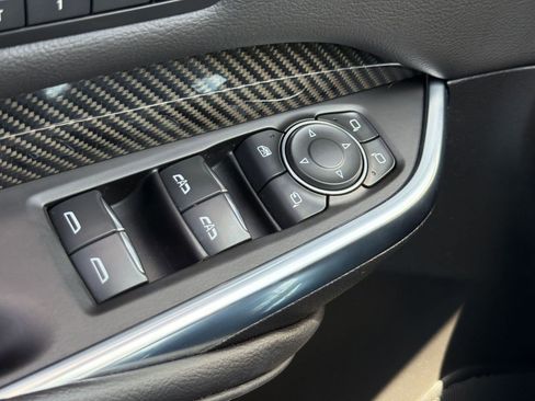 Used 2022 Cadillac XT4 Sport w/ Enhanced Visibility Package FWD image 12