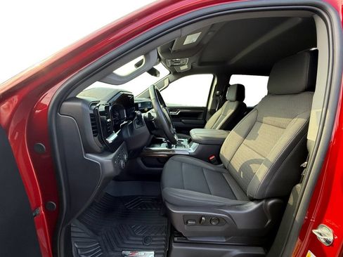 Used 2024 Chevrolet Silverado 1500 LT Trail Boss w/ Convenience Package II AWD/4WD image 9