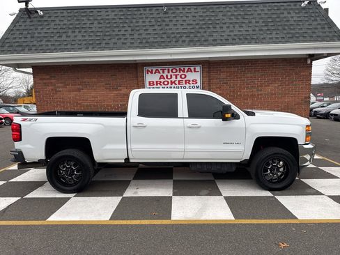 Used 2019 Chevrolet Silverado 2500 LT image 2