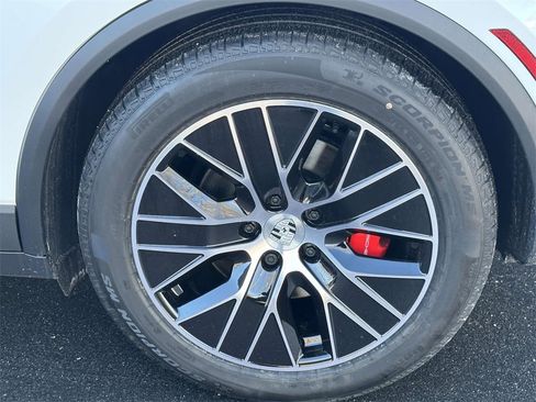 New 2025 Porsche Macan 4S Electric image 8