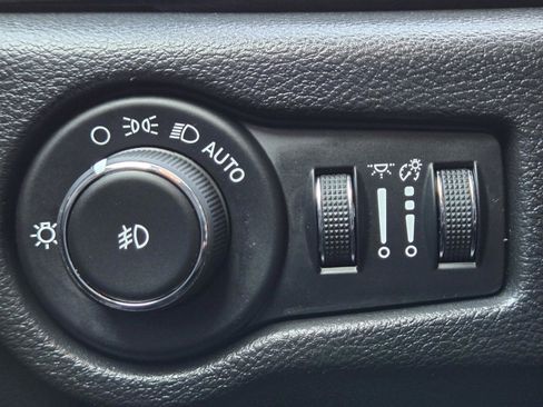 Used 2019 Chrysler Pacifica Limited w/ Advanced Safetytec Group image 25