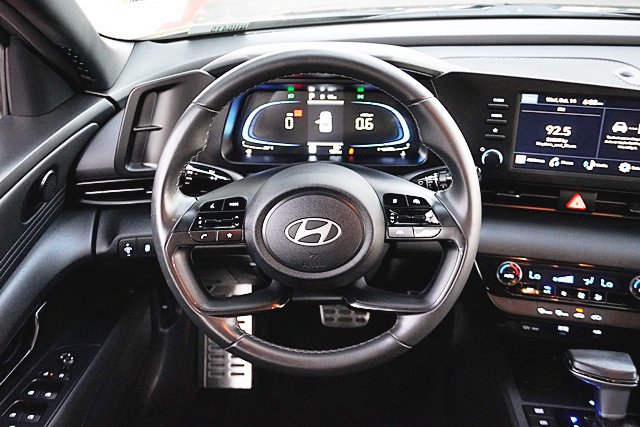 Certified 2025 Hyundai Elantra Sport FWD image 28