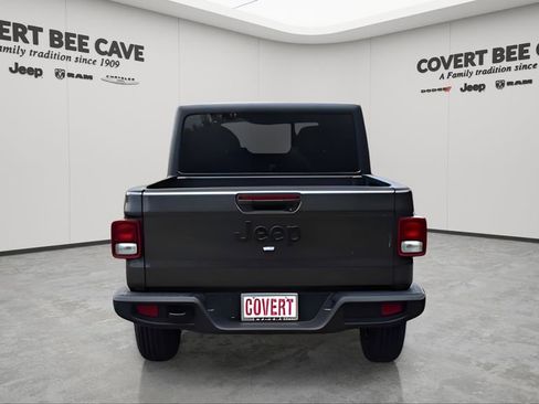 New 2025 Jeep Gladiator Sport image 4