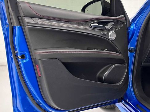 Used 2023 Alfa Romeo Stelvio Estrema image 23