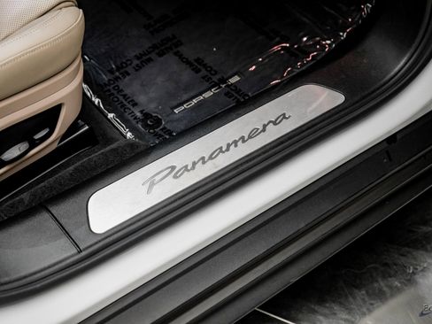 Used 2025 Porsche Panamera w/ Premium Package image 48