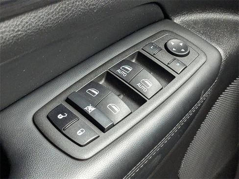 Used 2022 Jeep Grand Cherokee Laredo X image 23