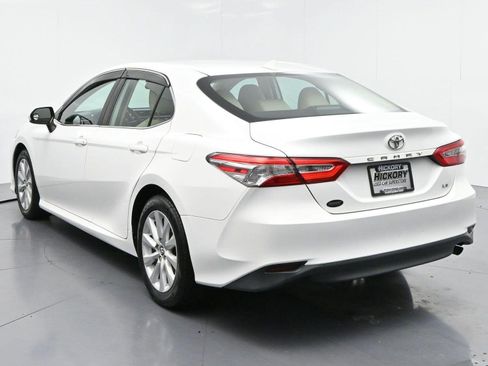 Used 2019 Toyota Camry LE FWD image 5