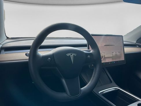Used 2022 Tesla Model Y Long Range AWD/4WD image 6