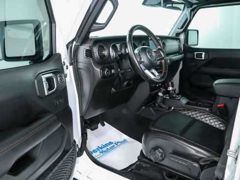 Used 2023 Jeep Wrangler Unlimited Sahara AWD/4WD image 4