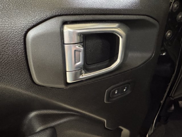 Used 2026 Jeep Wrangler Sport AWD/4WD image 7