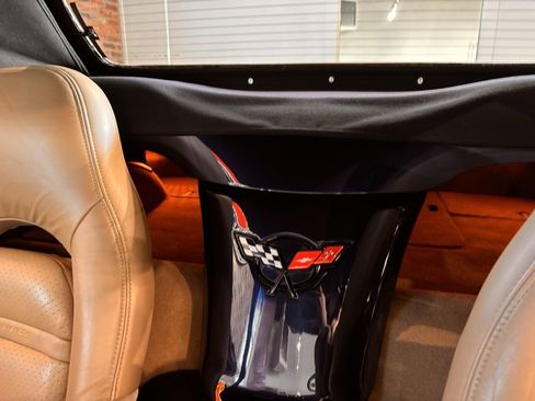 Used 2001 Chevrolet Corvette Convertible w/ Preferred Equipment Group2 image 12