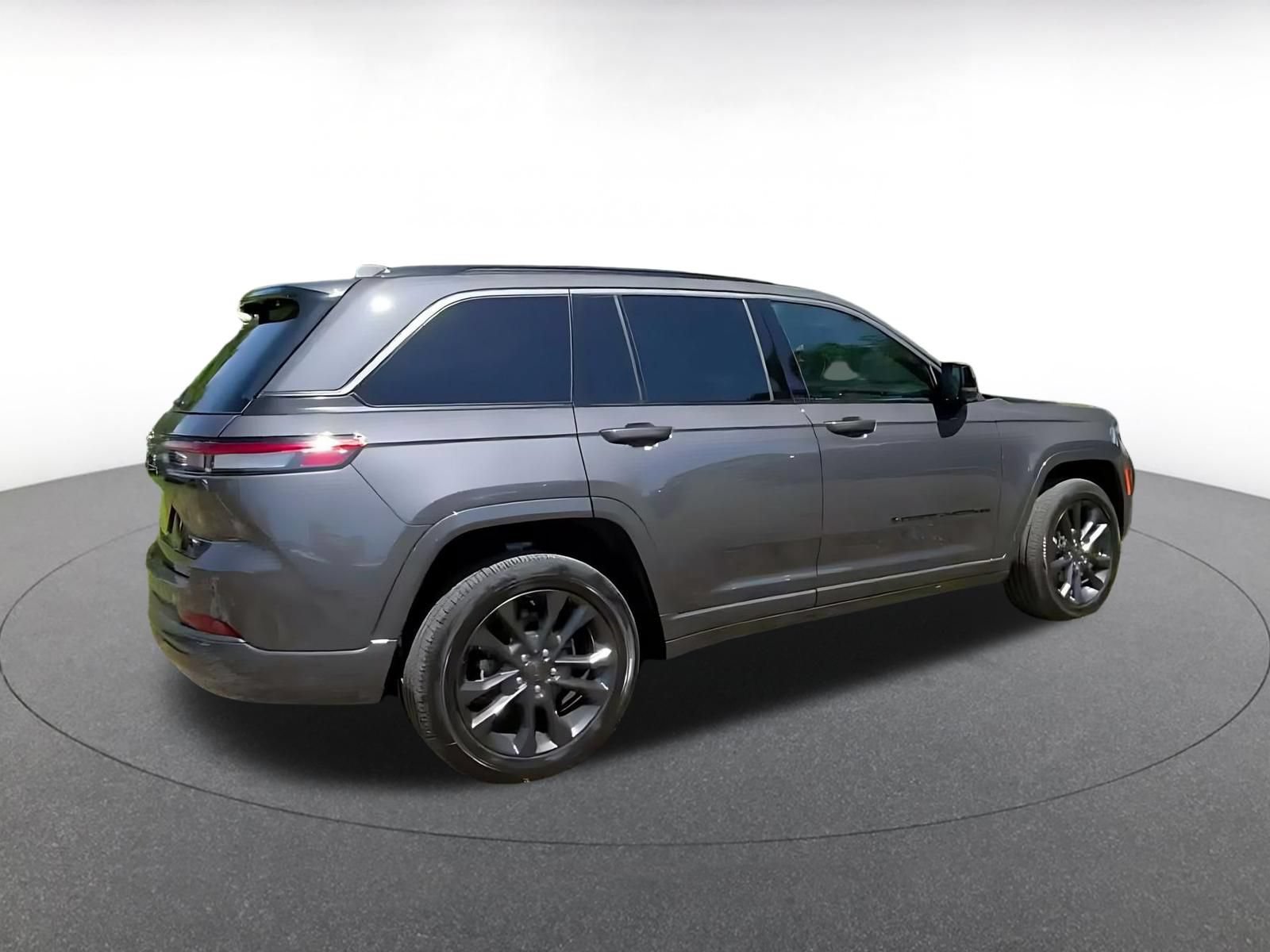 Used 2026 Jeep Grand Cherokee Limited AWD/4WD image 13