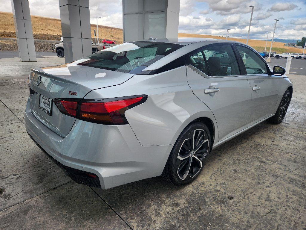 Used 2024 Nissan Altima 2.5 SR FWD image 9