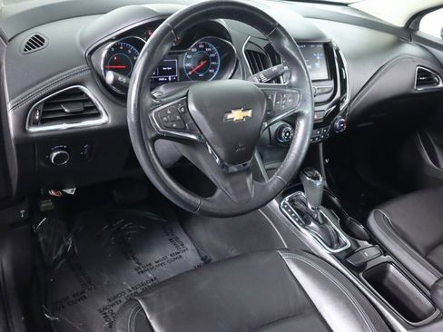 Used 2018 Chevrolet Cruze Premier image 9