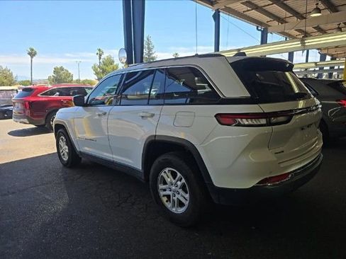 Used 2024 Jeep Grand Cherokee Laredo AWD/4WD image 4