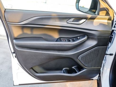 New 2025 Jeep Grand Cherokee Altitude image 22