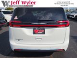 New 2026 Chrysler Pacifica Select image 4