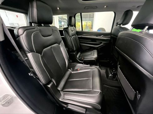 Used 2023 Jeep Grand Cherokee L Limited AWD/4WD image 16